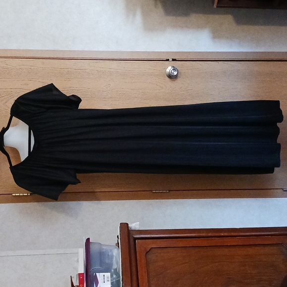 A bundle of 2 gowns - Picture 6 of 8